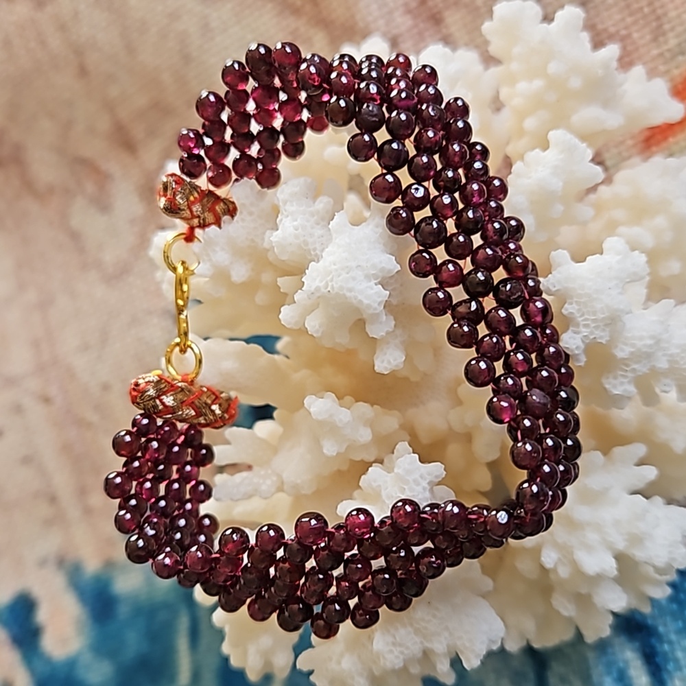 Vintage Stauer Cavier Garnet Beaded Bracelet